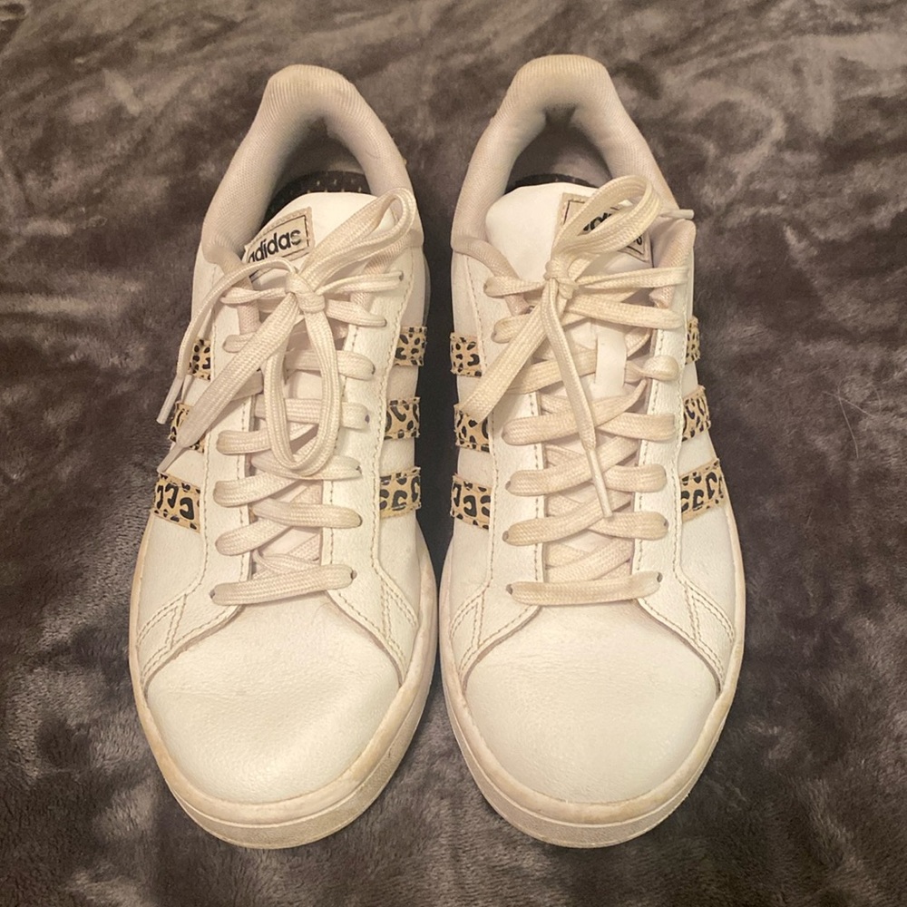 adidas grand court sneaker - size 9